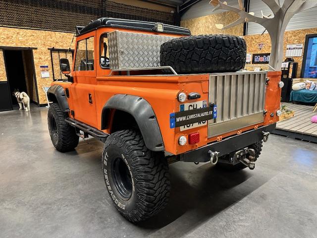 Land Rover Defender image 5