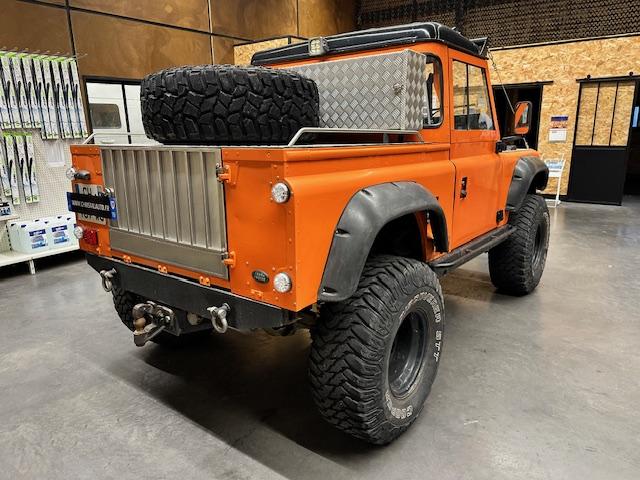 Land Rover Defender image 9