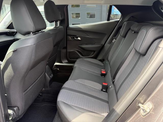 Peugeot 2008 image 8