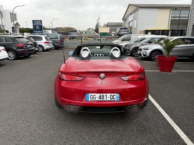 Alfa Romeo Spider image 2