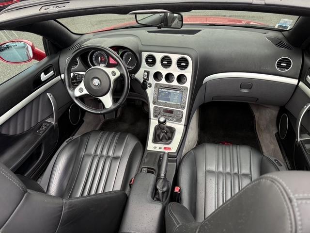 Alfa Romeo Spider image 5