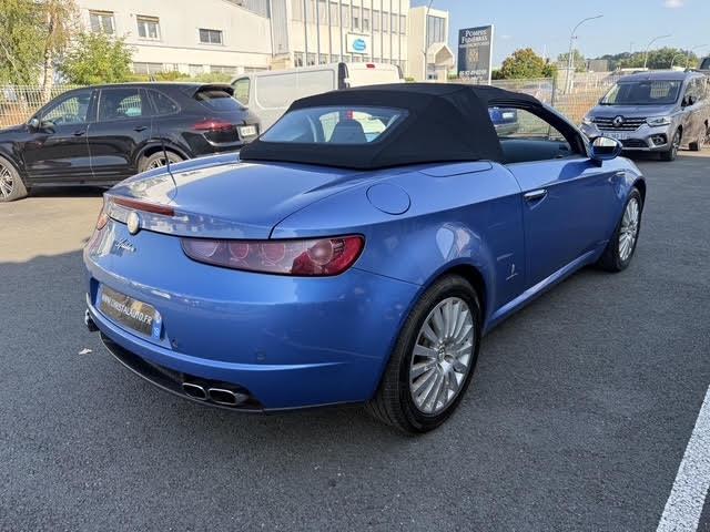 Alfa Romeo Spider image 3