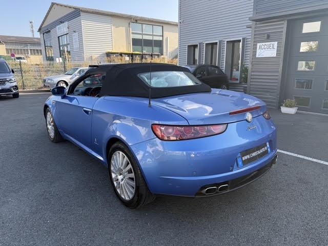 Alfa Romeo Spider image 8