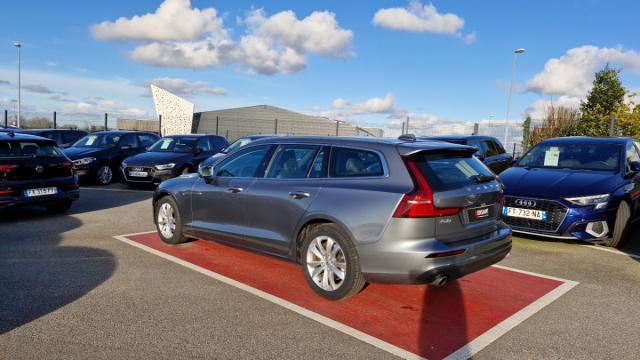 Volvo V60 image 2