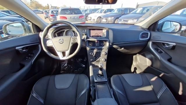 Volvo V40 image 2