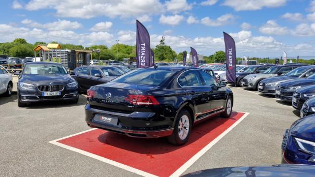 Volkswagen Passat image 9