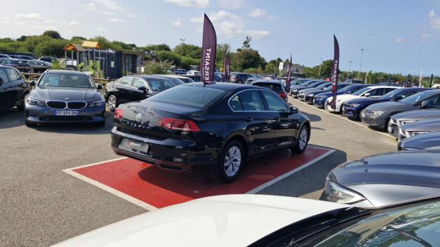 Volkswagen Passat image 2
