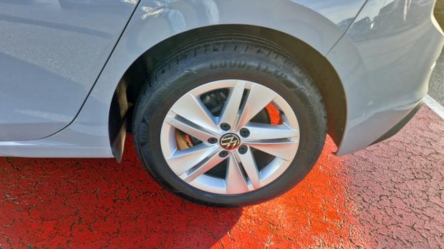 Volkswagen Golf image 2