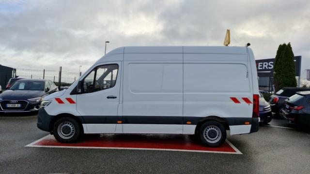 Mercedes Benz Sprinter image 2