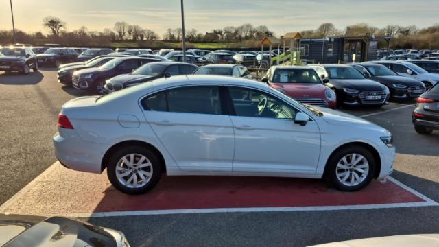 Volkswagen Passat image 5