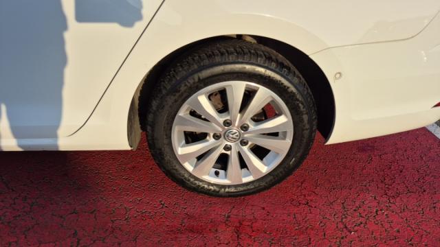 Volkswagen Golf Sw image 2