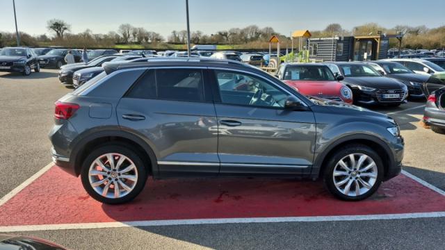 Volkswagen T-Roc image 9