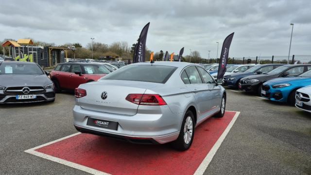 Volkswagen Passat image 9