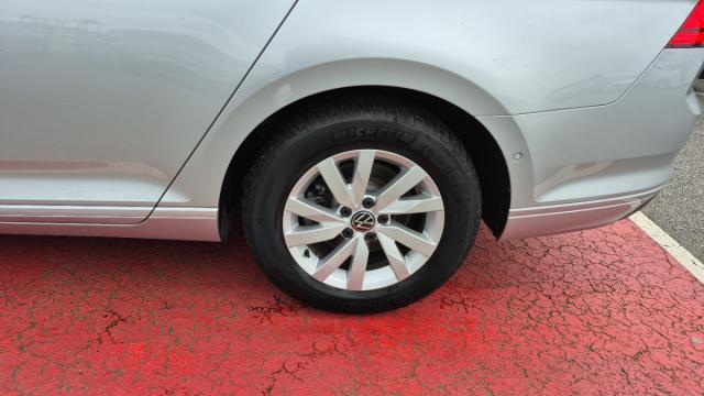 Volkswagen Passat image 8