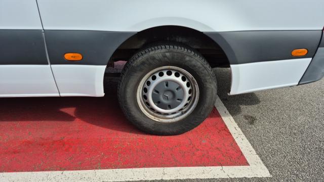 Mercedes Benz Sprinter image 2