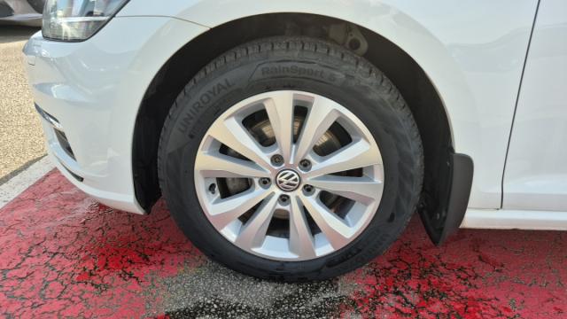 Volkswagen Golf image 6