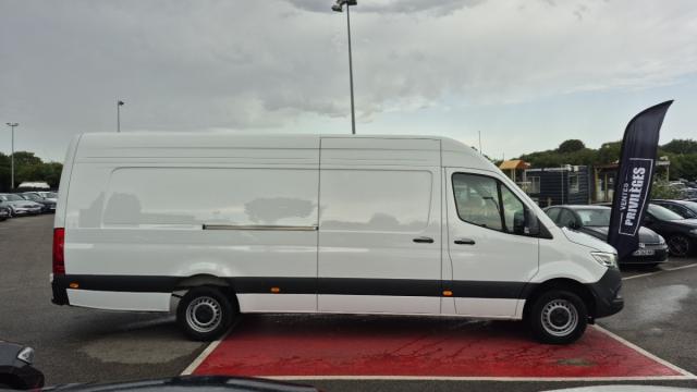 Mercedes Benz Sprinter image 2