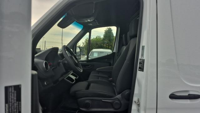 Mercedes Benz Sprinter image 7