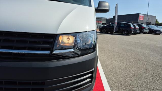 Volkswagen Transporter image 8