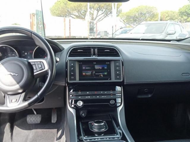 Jaguar Xe image 7