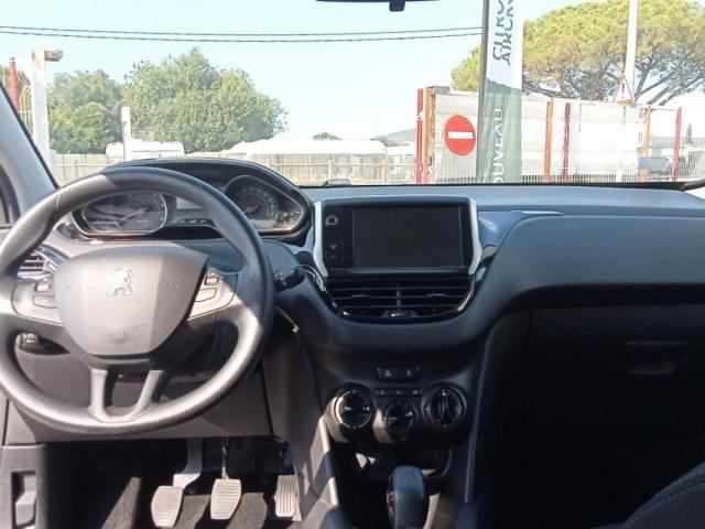 Peugeot 208 image 6