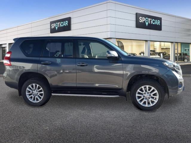 Toyota Land Cruiser image 8