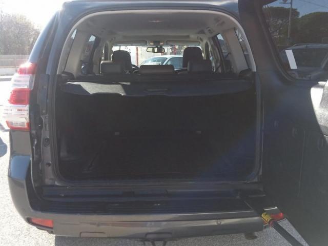 Toyota Land Cruiser image 9