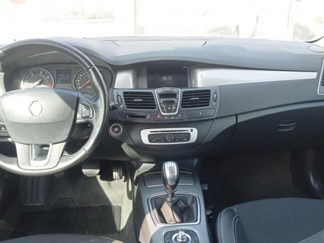 Renault Laguna Estate image 4