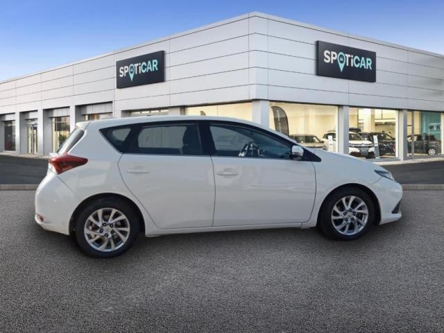 Toyota Auris image 1