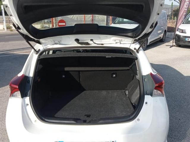 Toyota Auris image 8