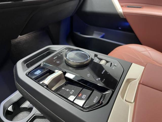 Bmw Ix image 9