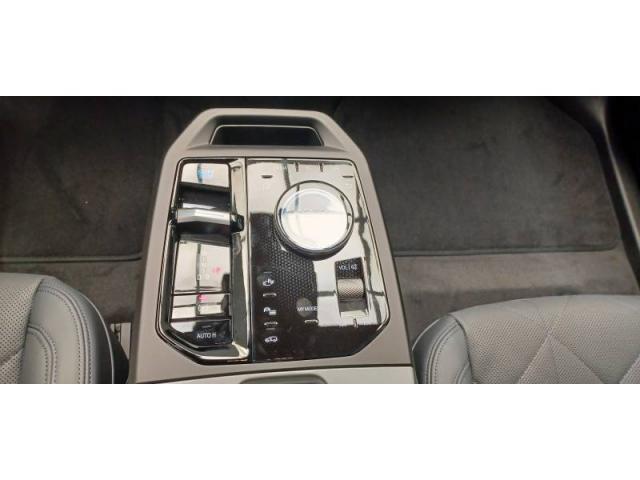 Bmw Ix image 4