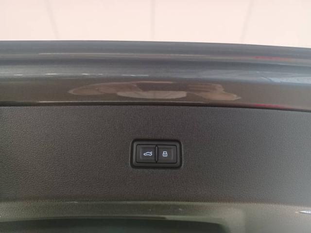 Audi Q8 image 1