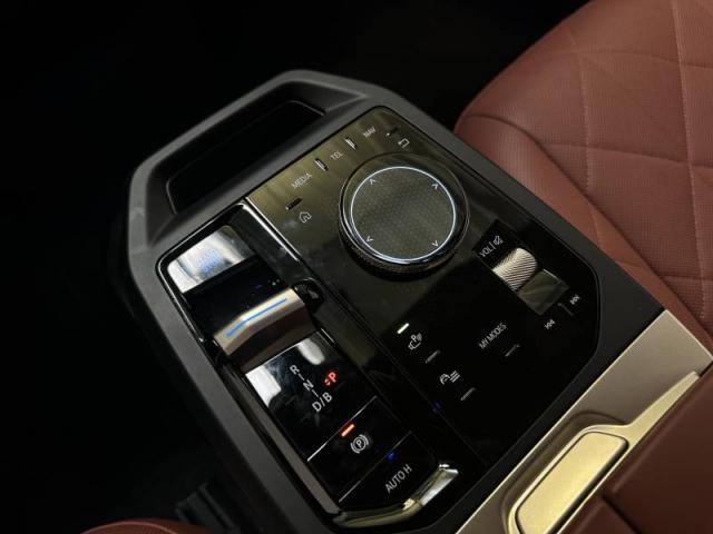 Bmw Ix image 8