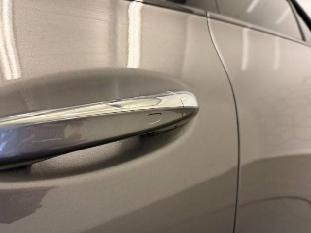 Mercedes Benz Cla image 8