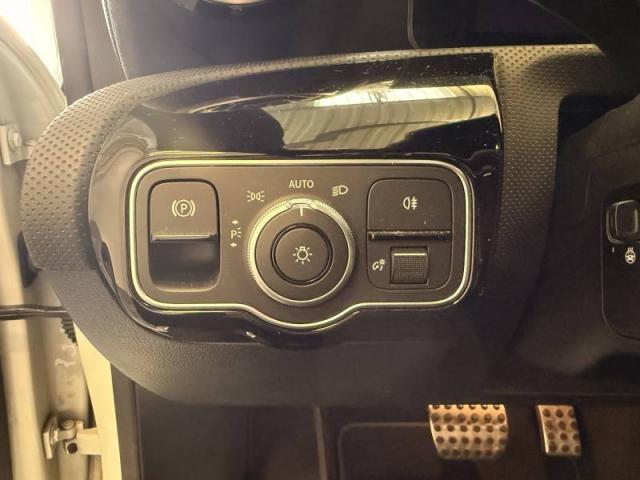 Mercedes Benz Cla image 2