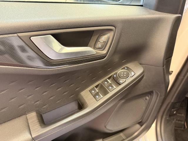 Ford Kuga image 1