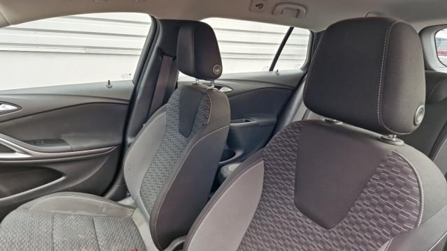 Opel Astra Sports Tourer image 7