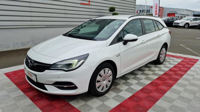 Opel Astra Sports Tourer image 4