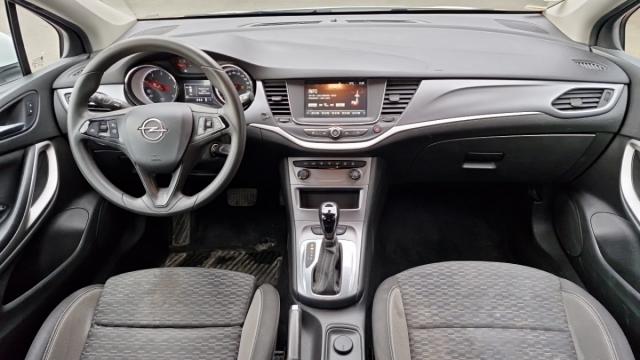 Opel Astra Sports Tourer image 9