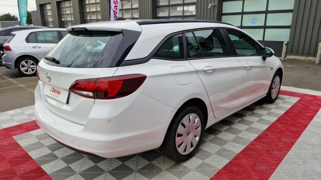 Opel Astra Sports Tourer image 5