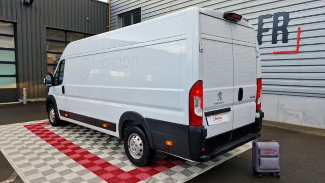 Peugeot Boxer image 2