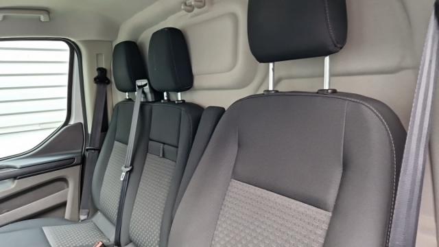 Ford Transit Custom image 3