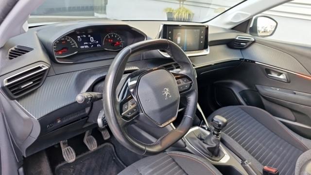 Peugeot 208 image 2