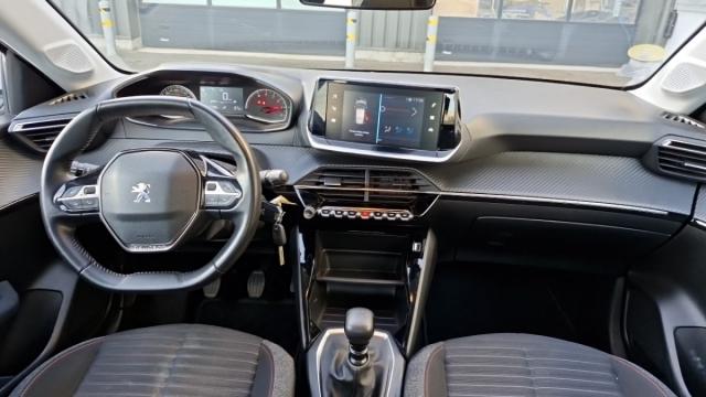 Peugeot 208 image 3