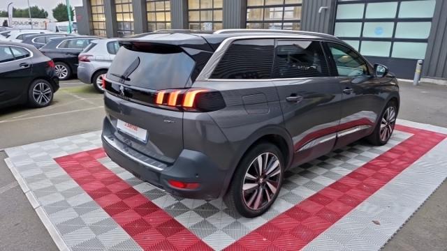 Peugeot 5008 image 1