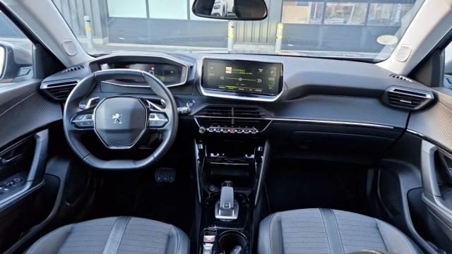 Peugeot 2008 image 8