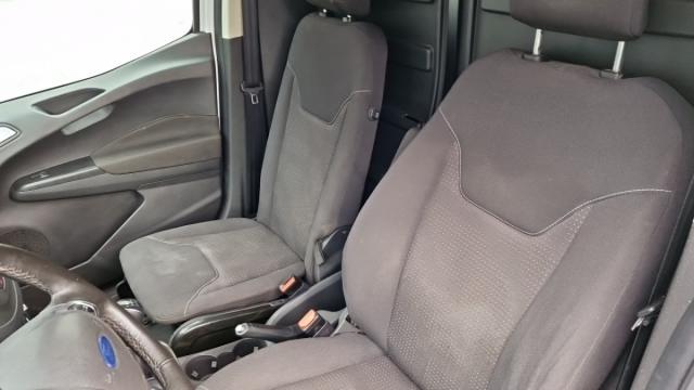 Ford Transit Courier image 2