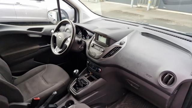 Ford Transit Courier image 8
