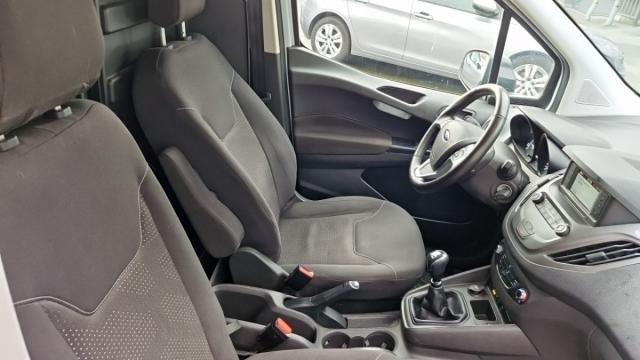 Ford Transit Courier image 6